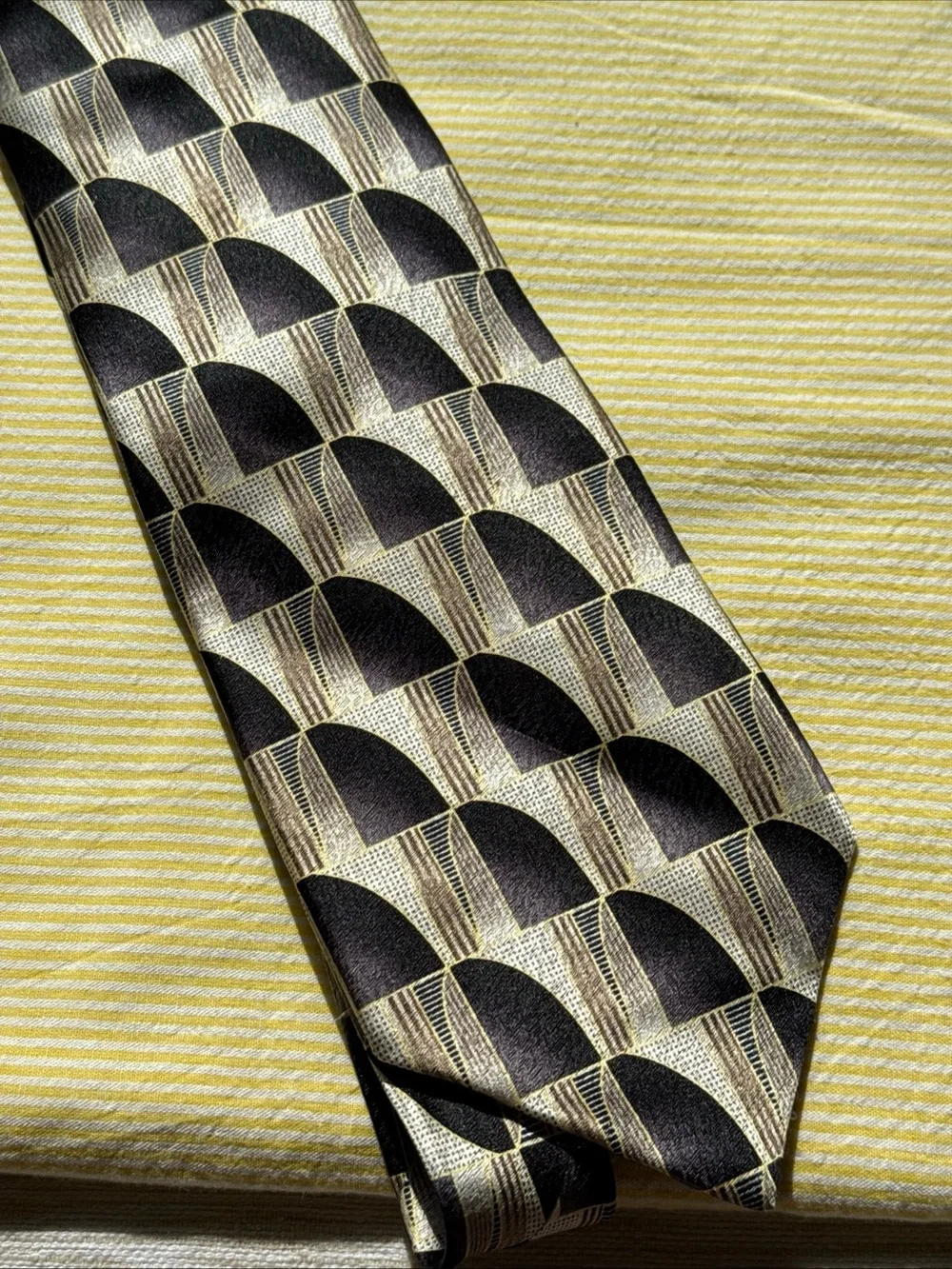 Men's Pierre Cardin 100% silk Black Gold Geometric Tie vintage